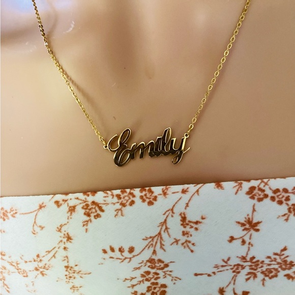 ❤️❤️ Lovely gold color nameplate necklace customize name Emily - Picture 2 of 6